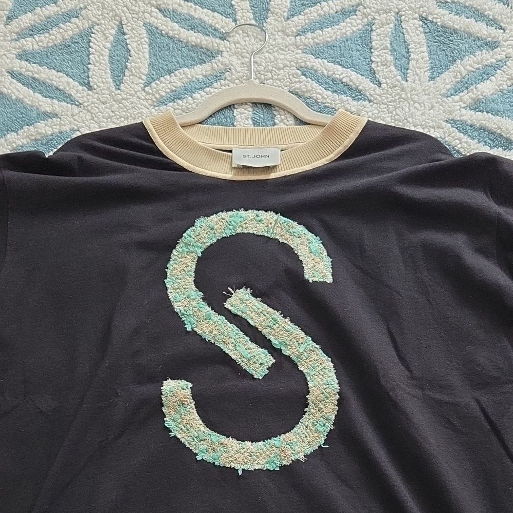 St. John Womens Black Tee with Cream Collar and Mint Appliqué S